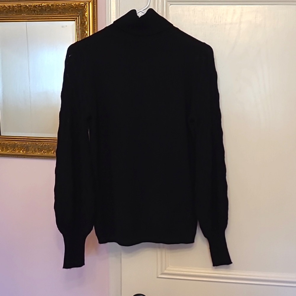 NEIMAN MARCUS black knit sleeve turtleneck